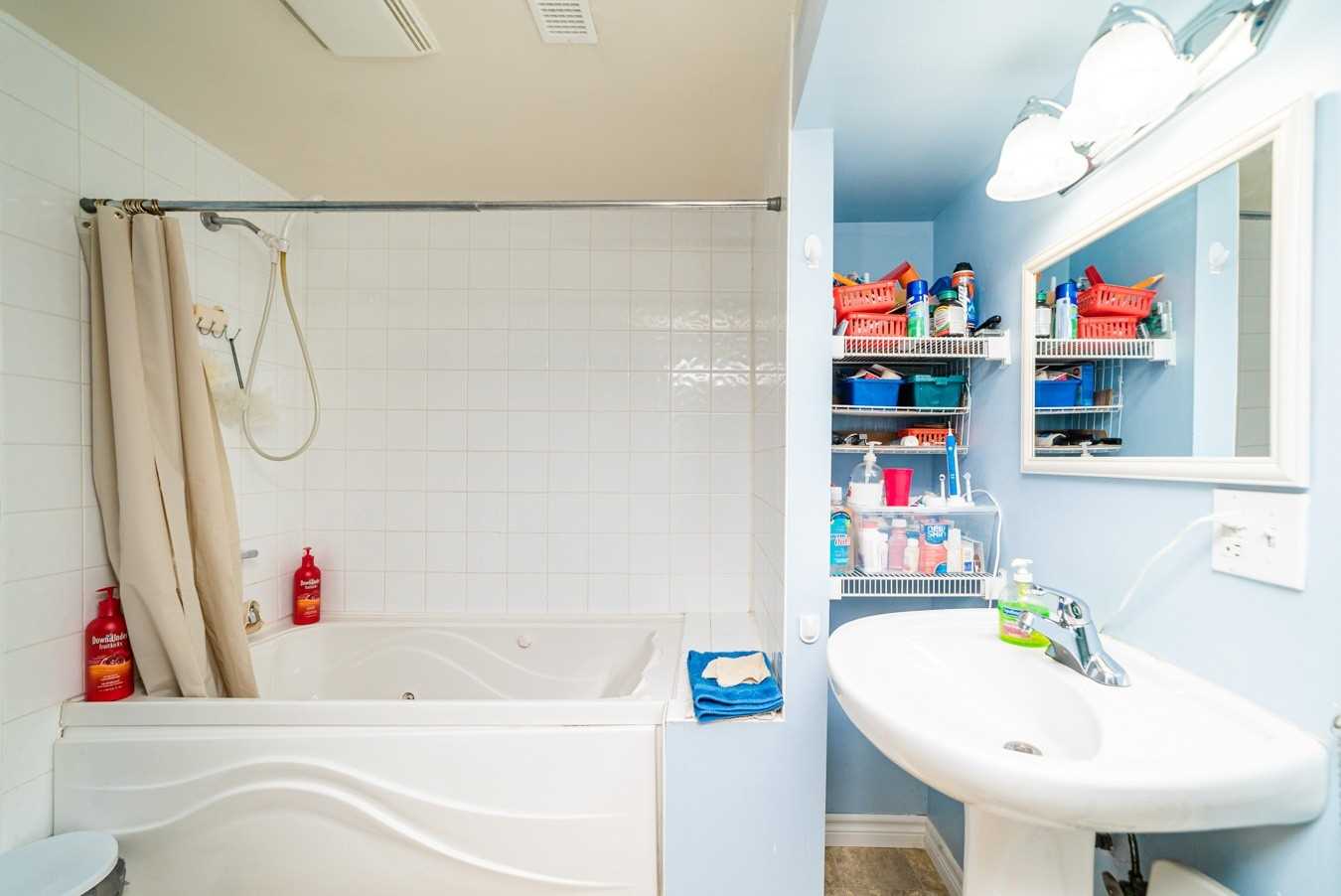 57 Hillhurst Cres