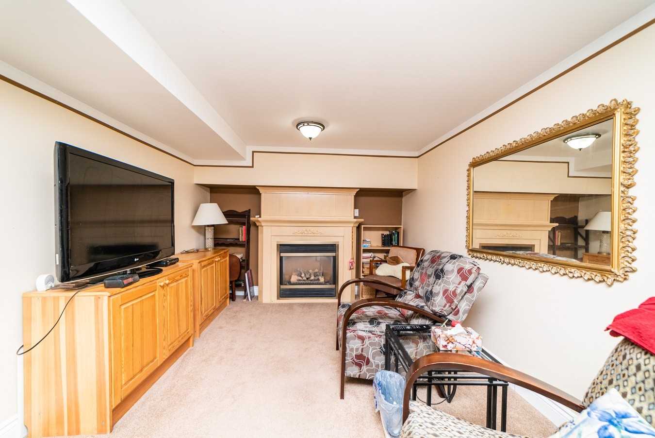 57 Hillhurst Cres