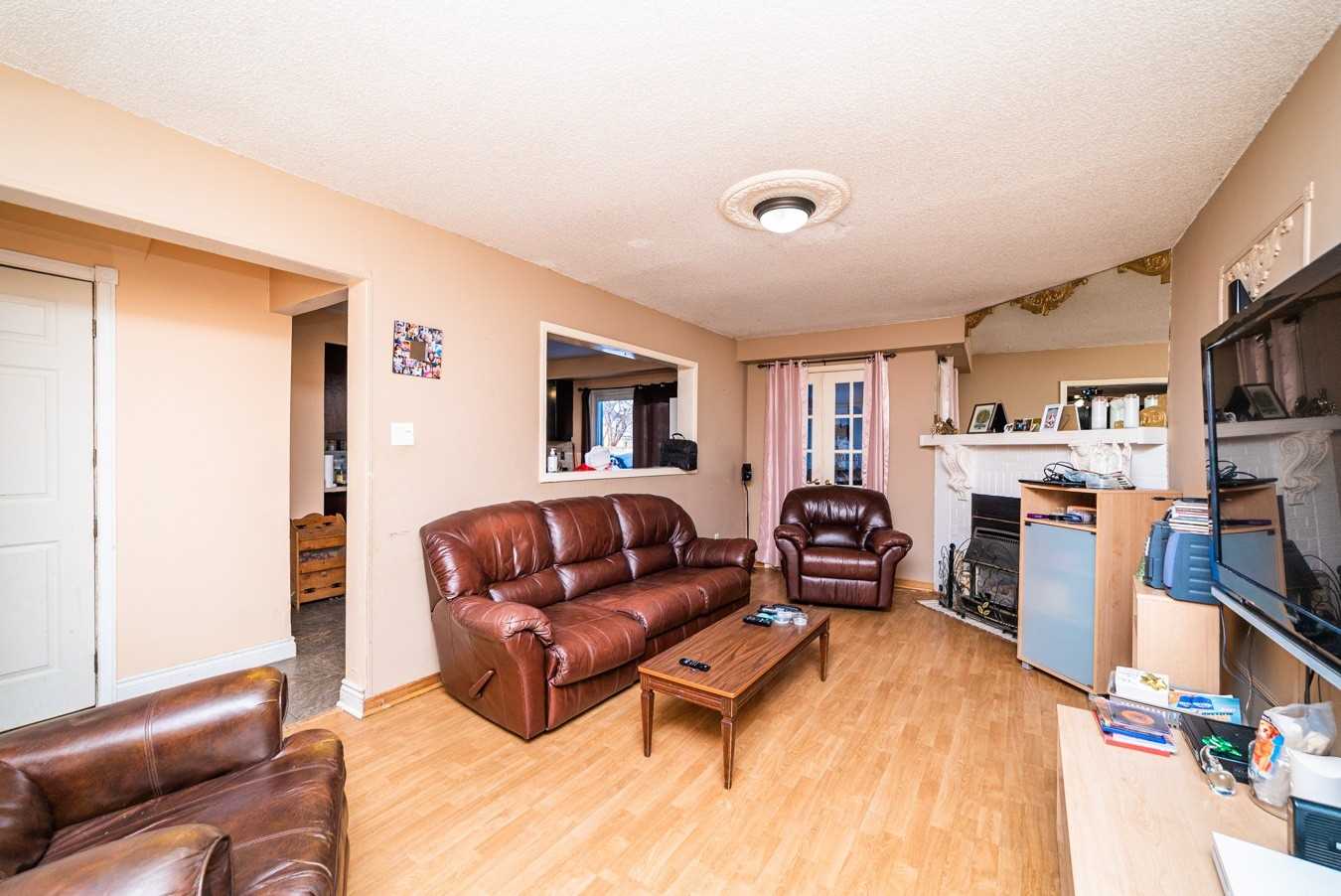 57 Hillhurst Cres