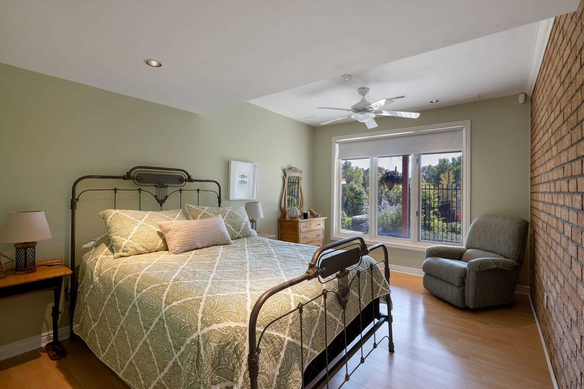445 Townline Rd W