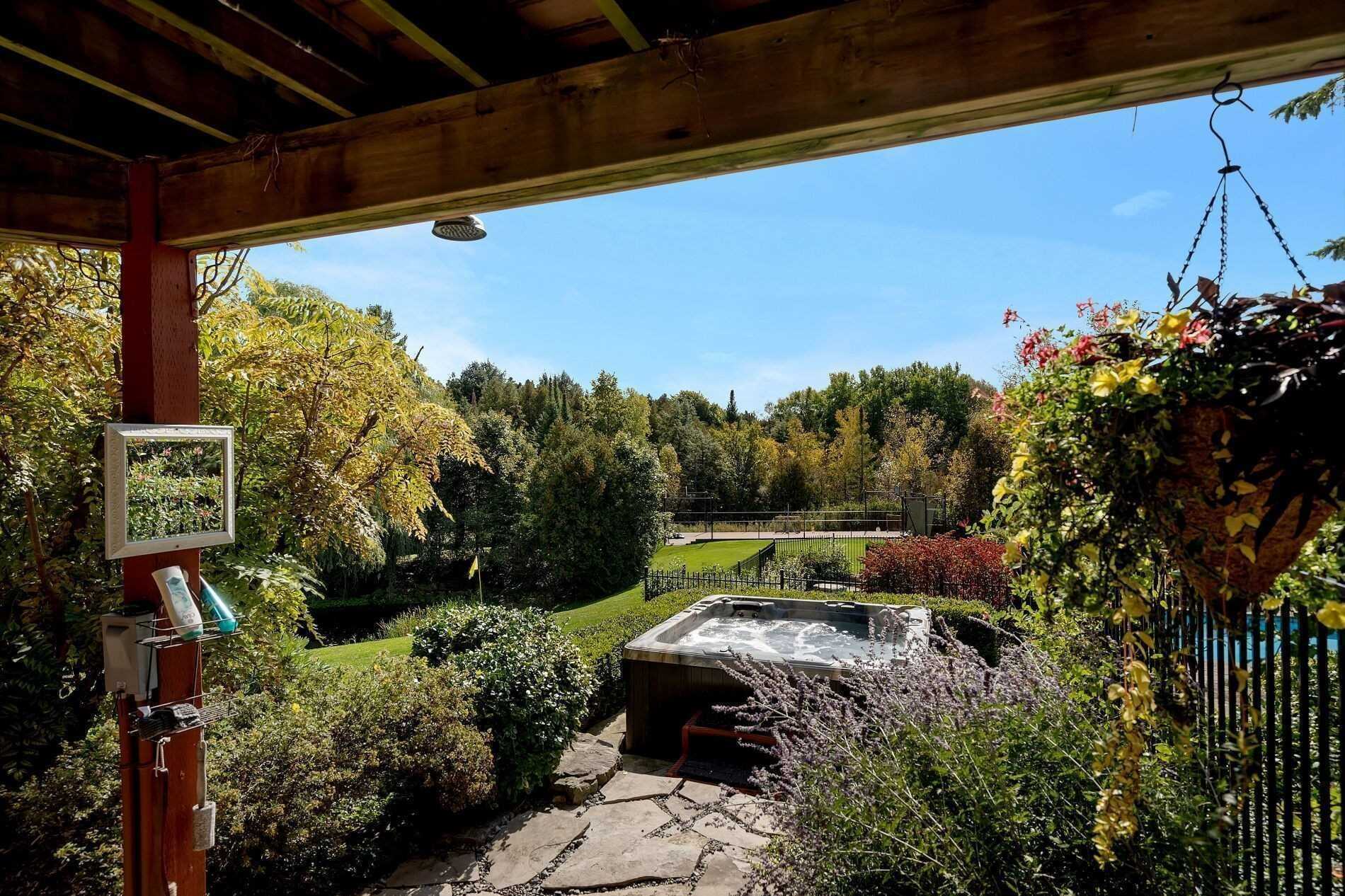 445 Townline Rd W