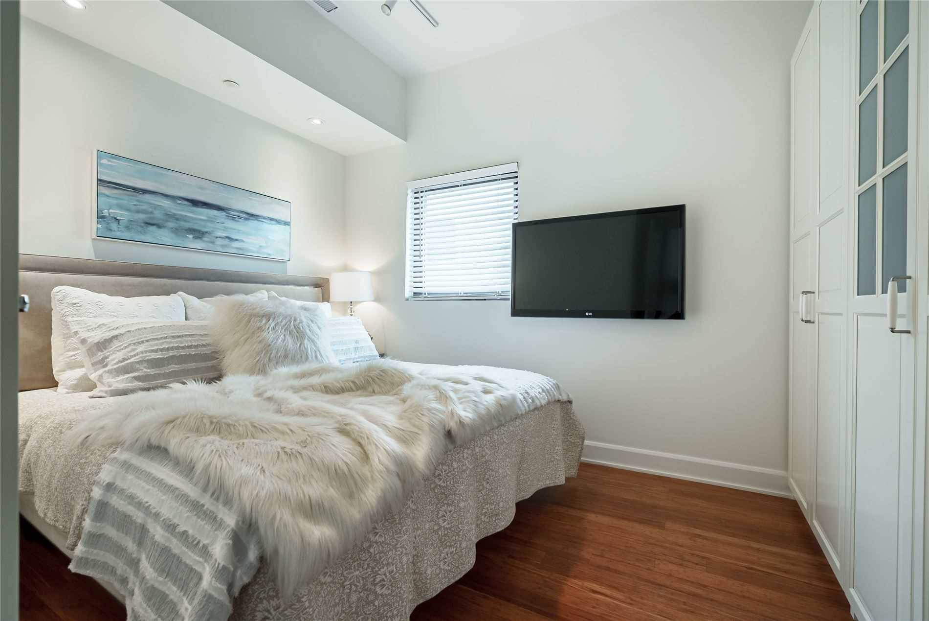 160 Fallingbrook Rd, #306