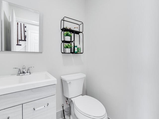 1123 Cedarcroft Cres