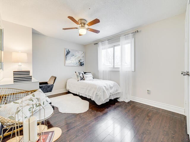 1123 Cedarcroft Cres