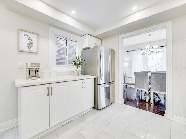 1123 Cedarcroft Cres