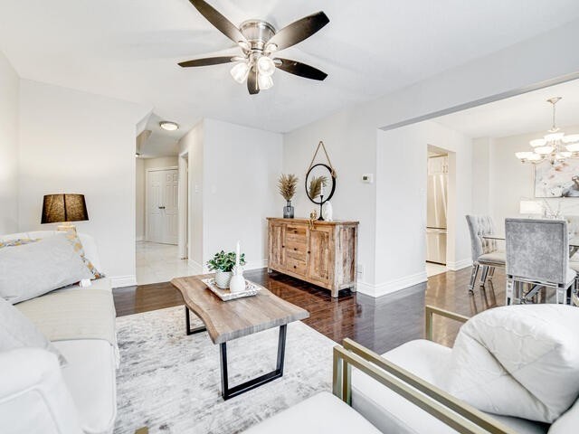 1123 Cedarcroft Cres