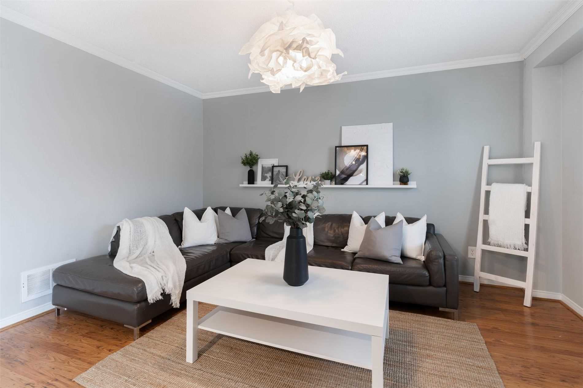 90 Guildwood Dr