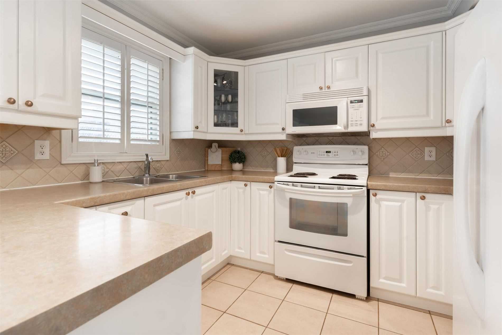 90 Guildwood Dr