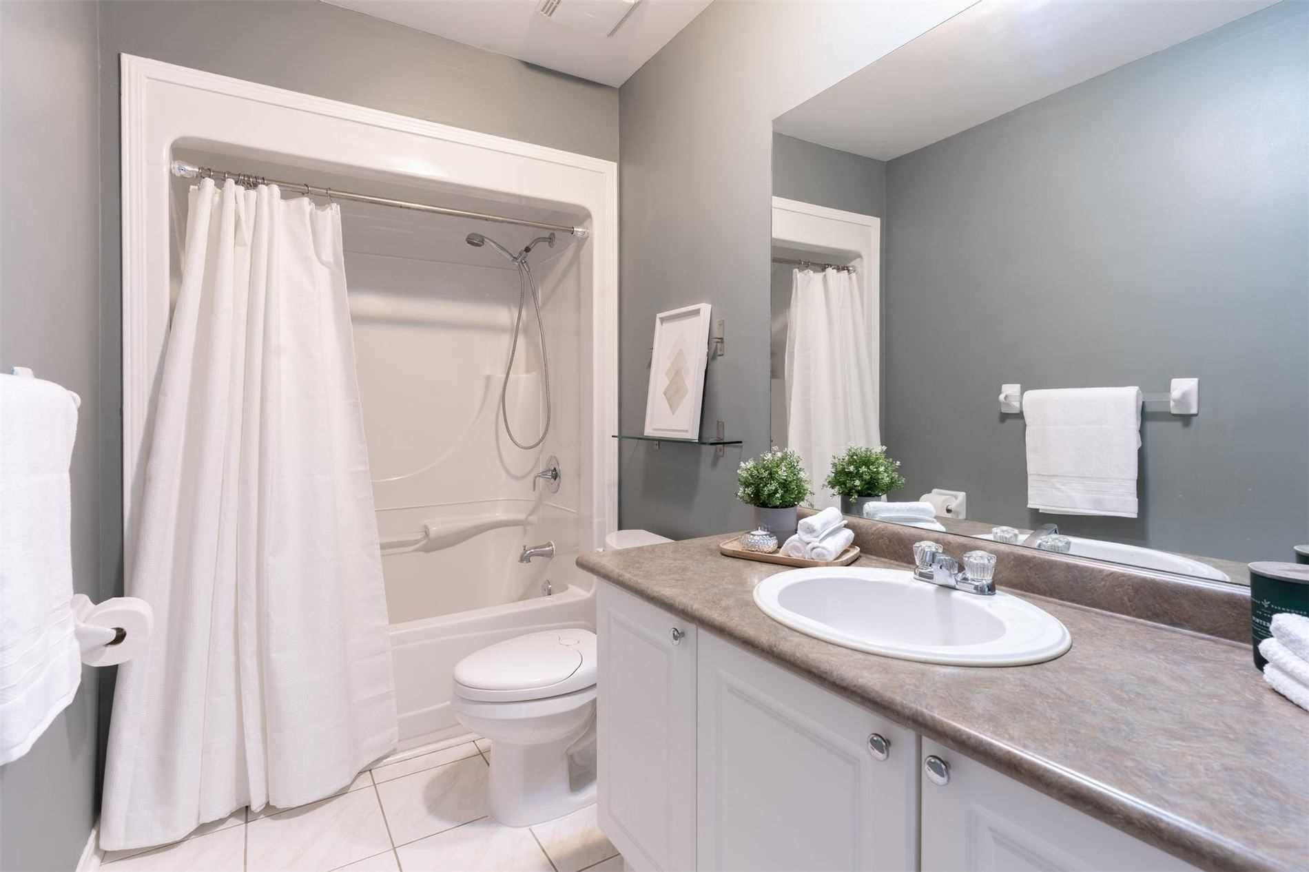 90 Guildwood Dr