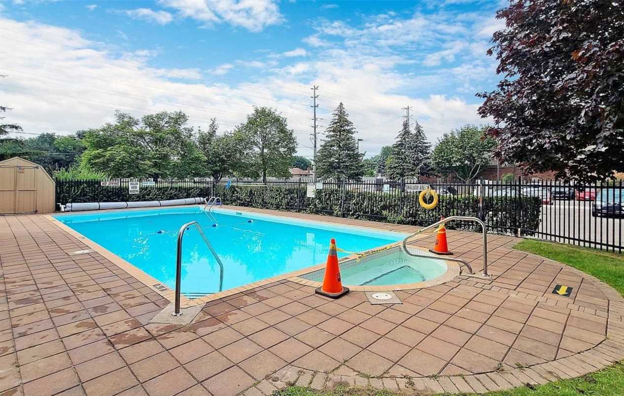 2 Westney Rd N, #1204