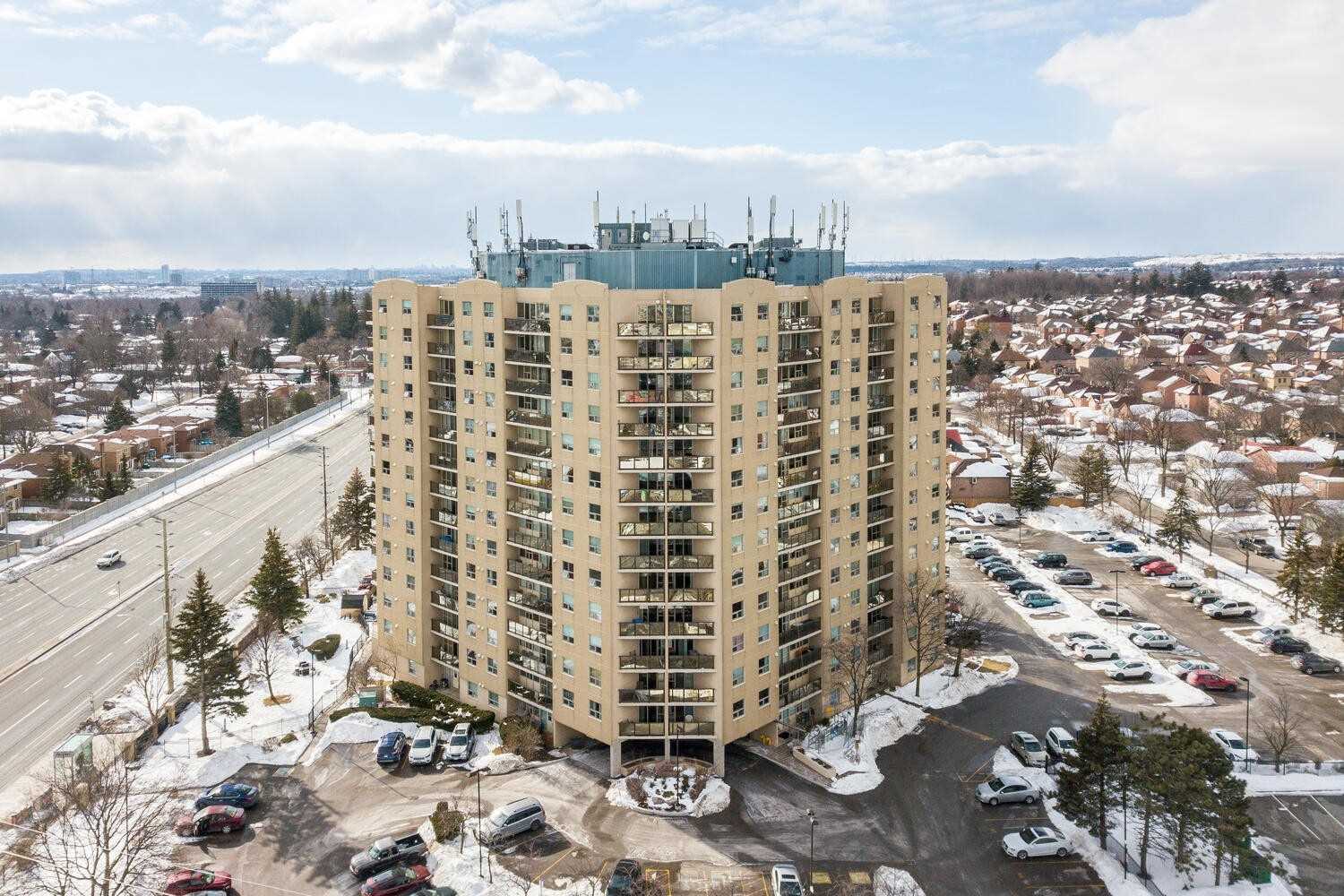 2 Westney Rd N, #1204