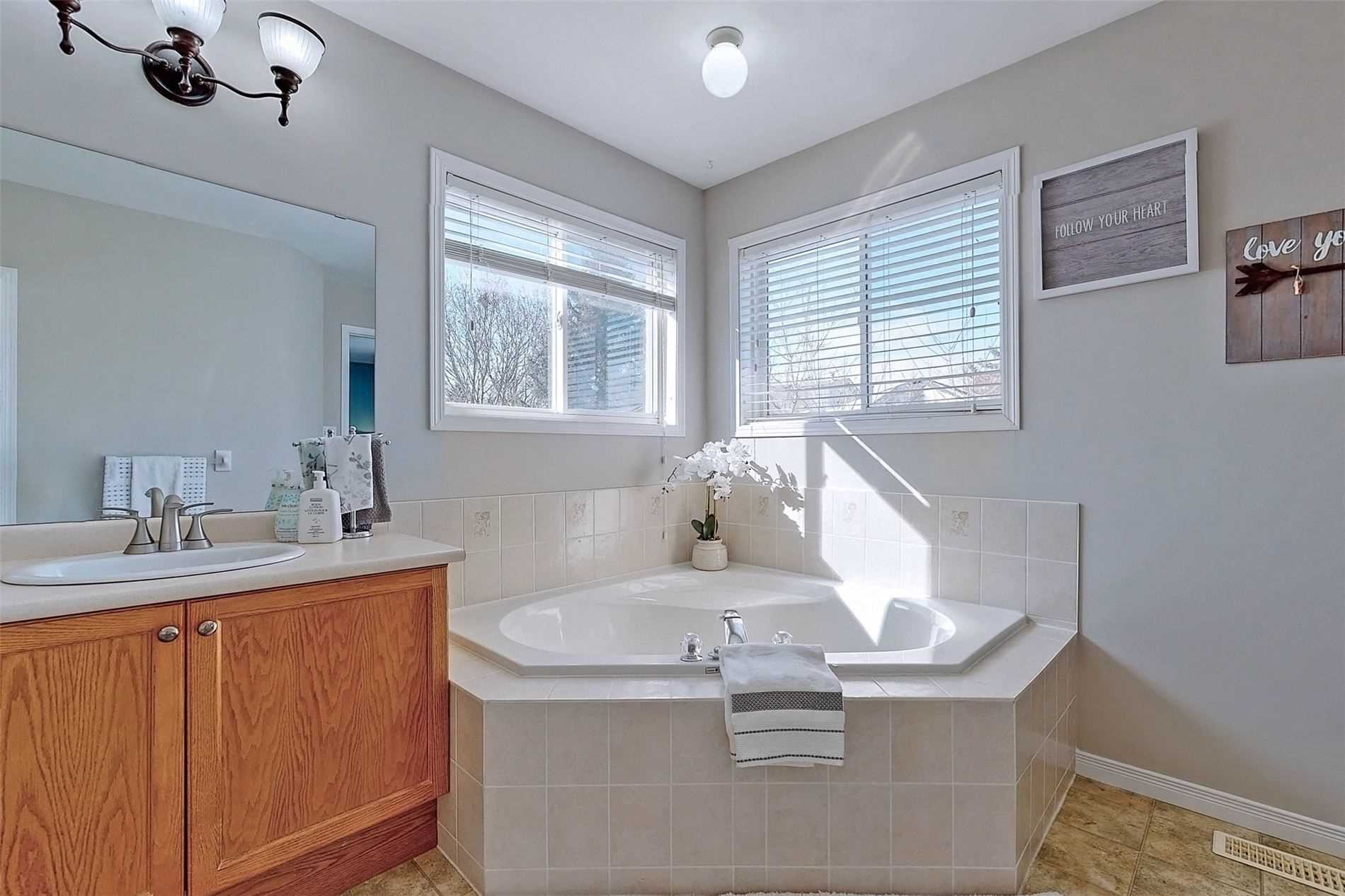 40 Marchwood Cres