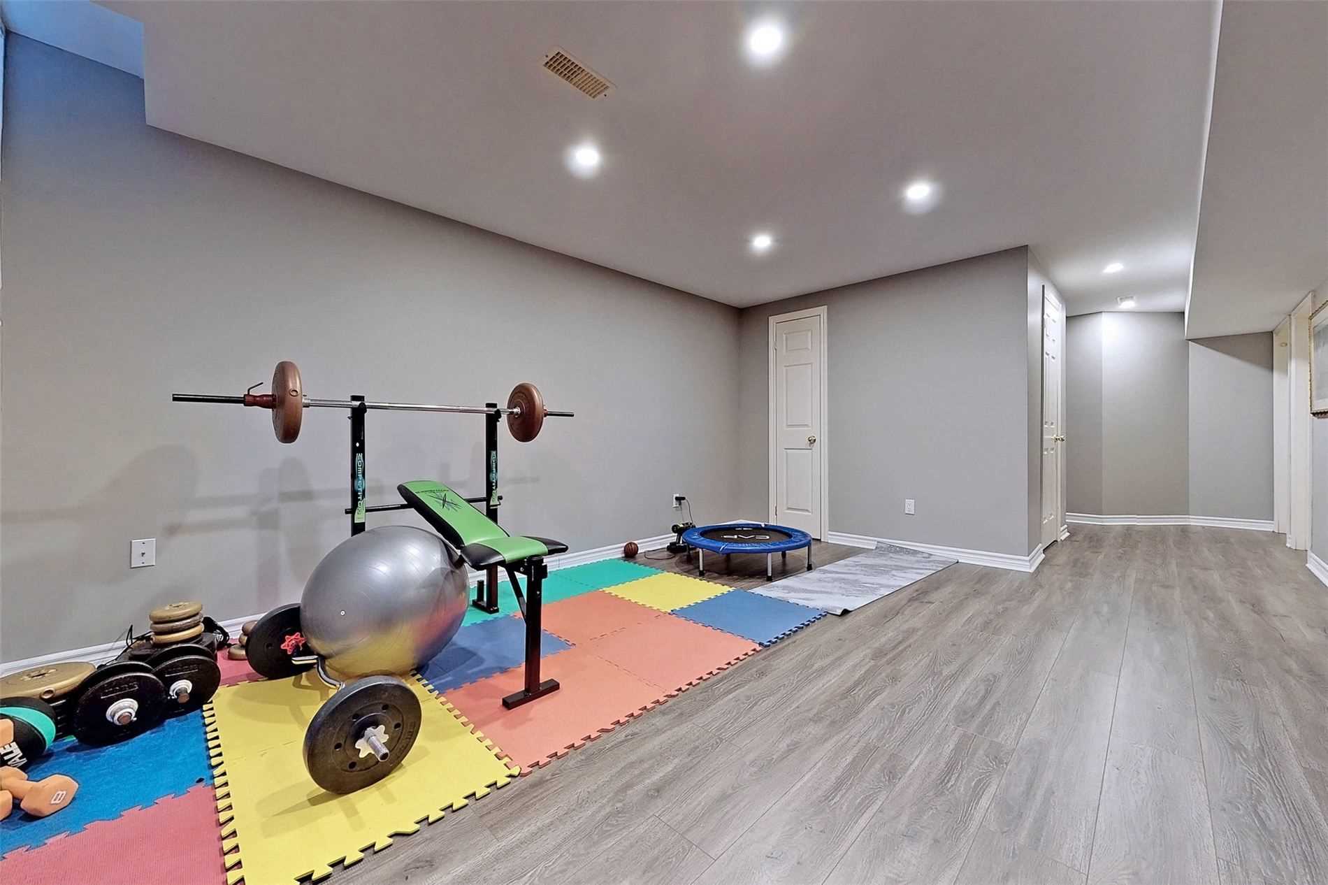 40 Marchwood Cres