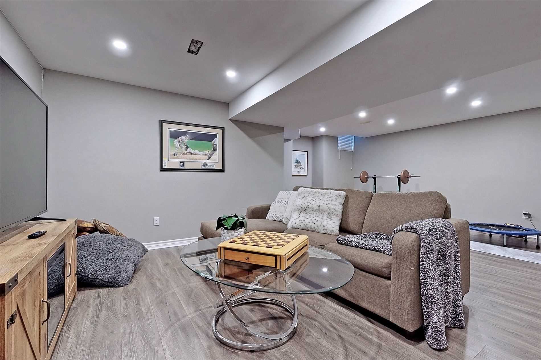 40 Marchwood Cres