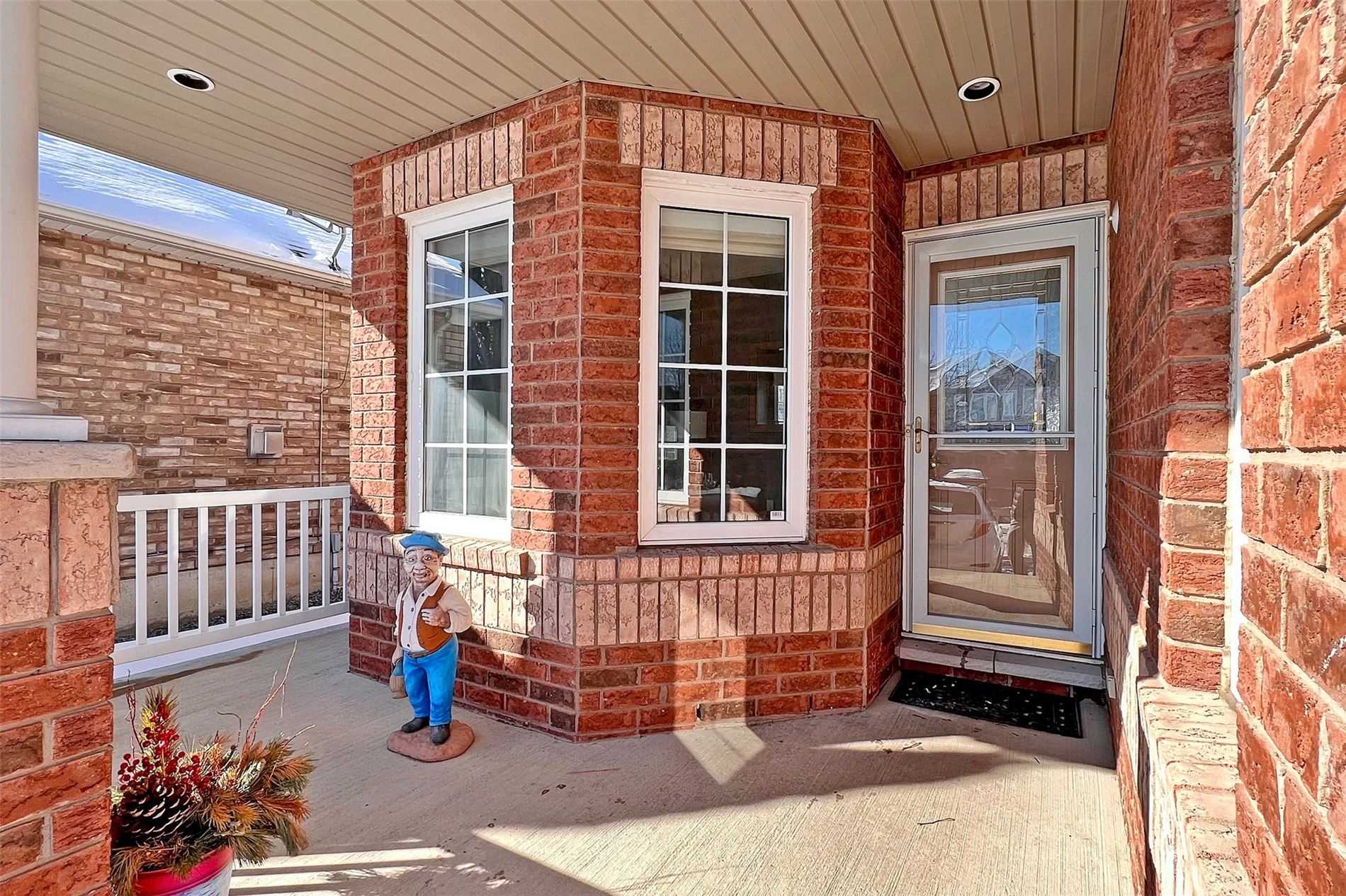 40 Marchwood Cres