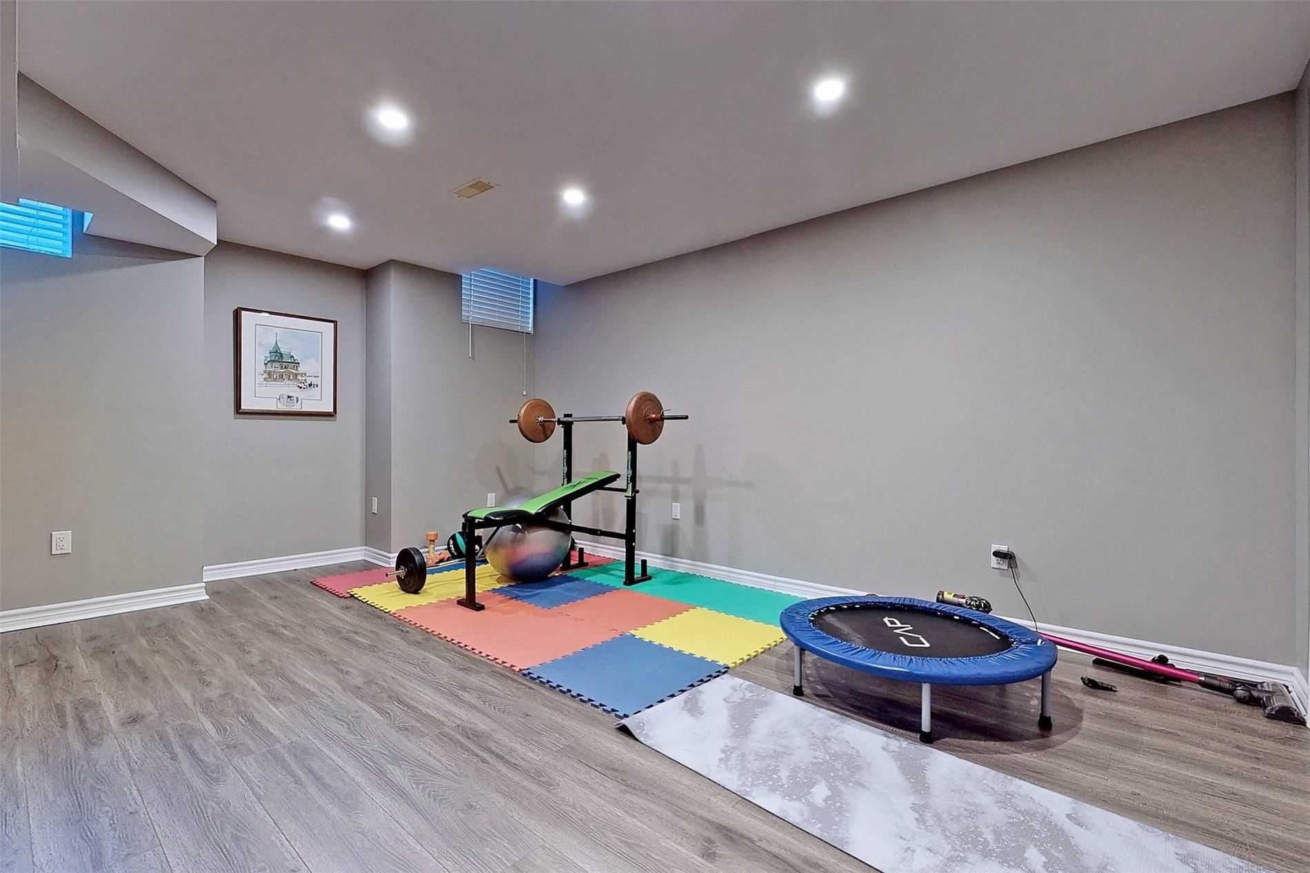 40 Marchwood Cres