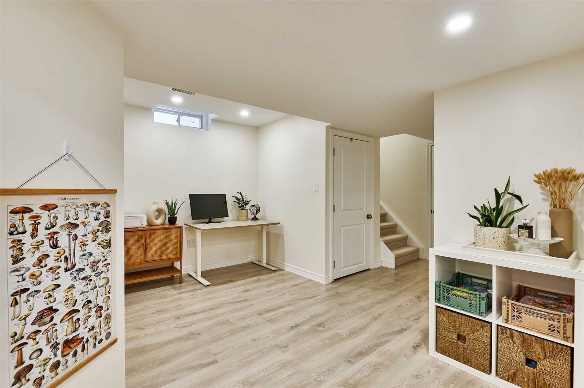 83 Northglen Blvd