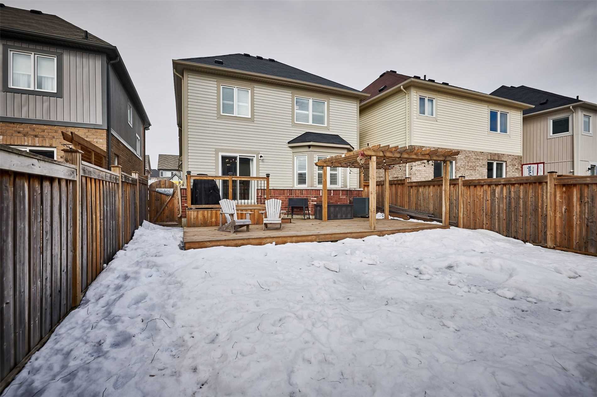 83 Northglen Blvd