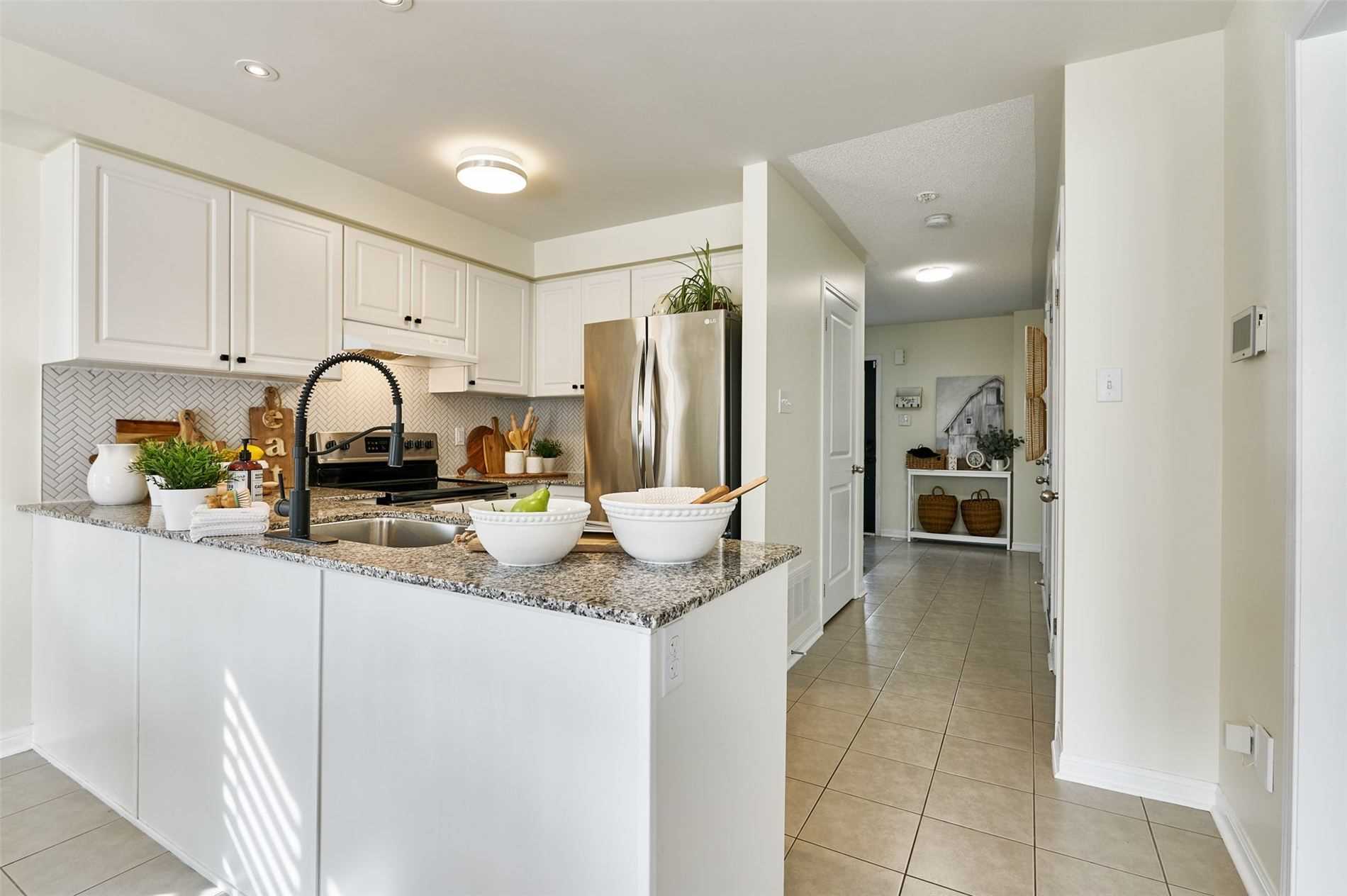 83 Northglen Blvd