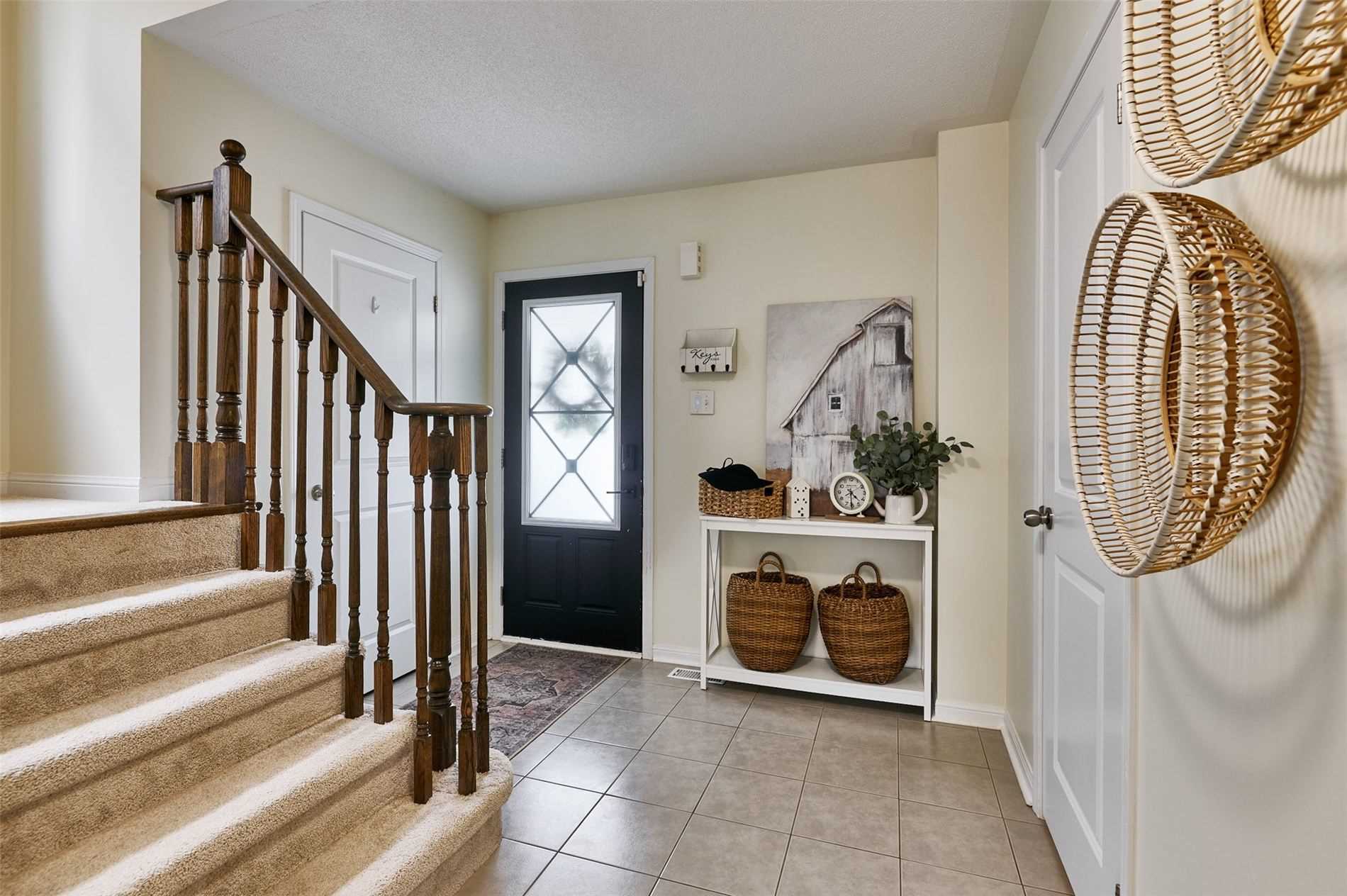 83 Northglen Blvd