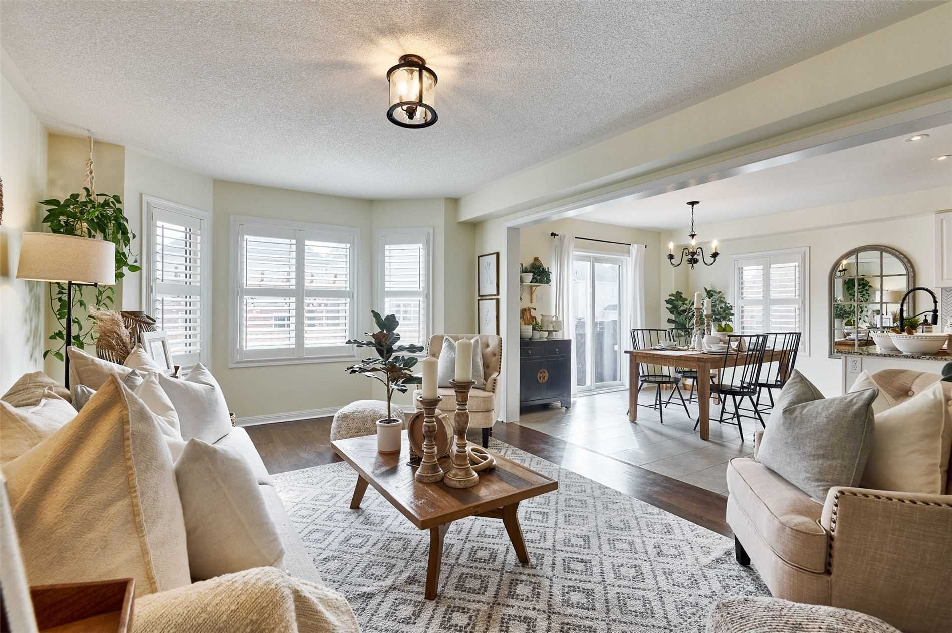 83 Northglen Blvd