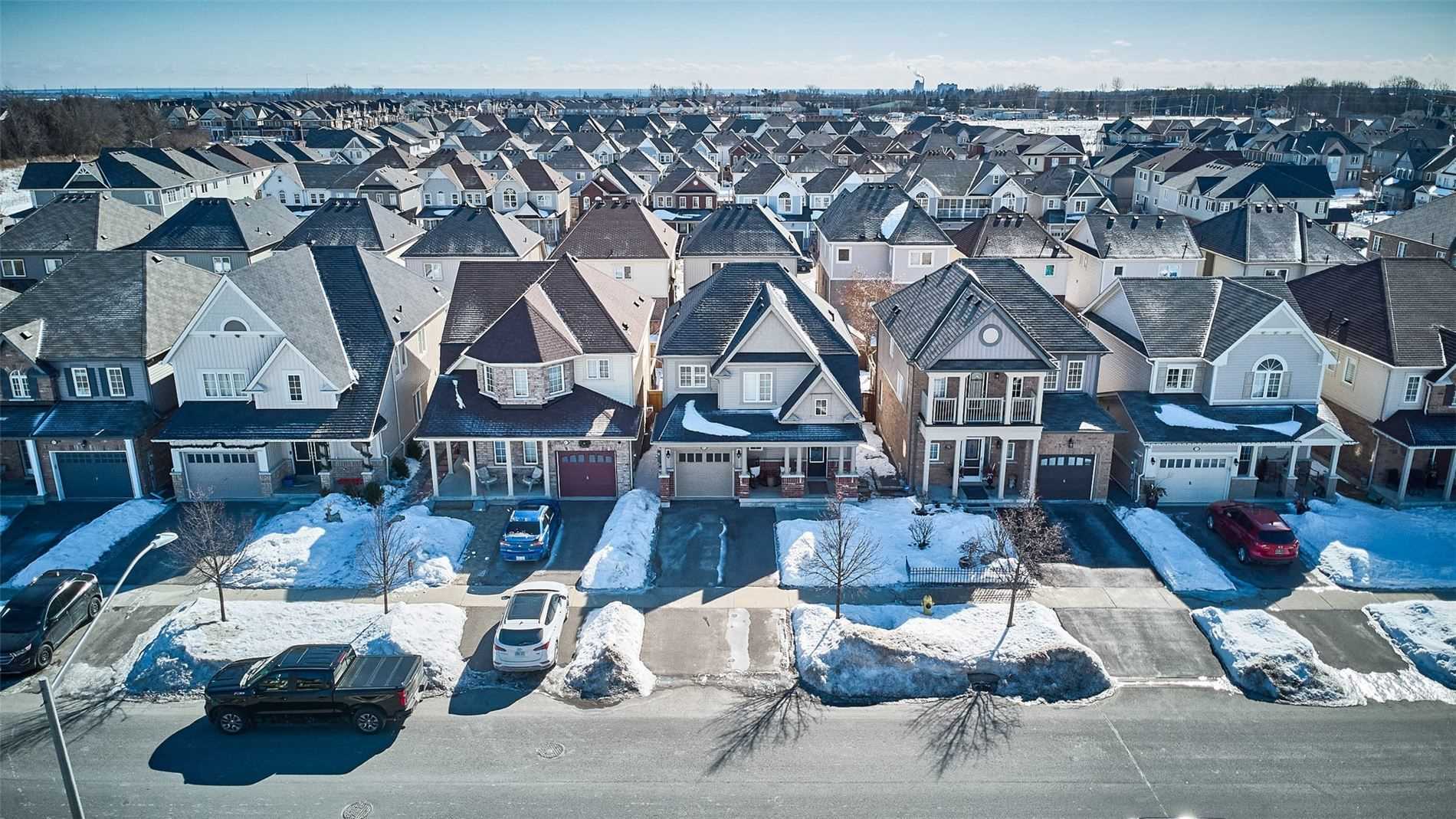 83 Northglen Blvd