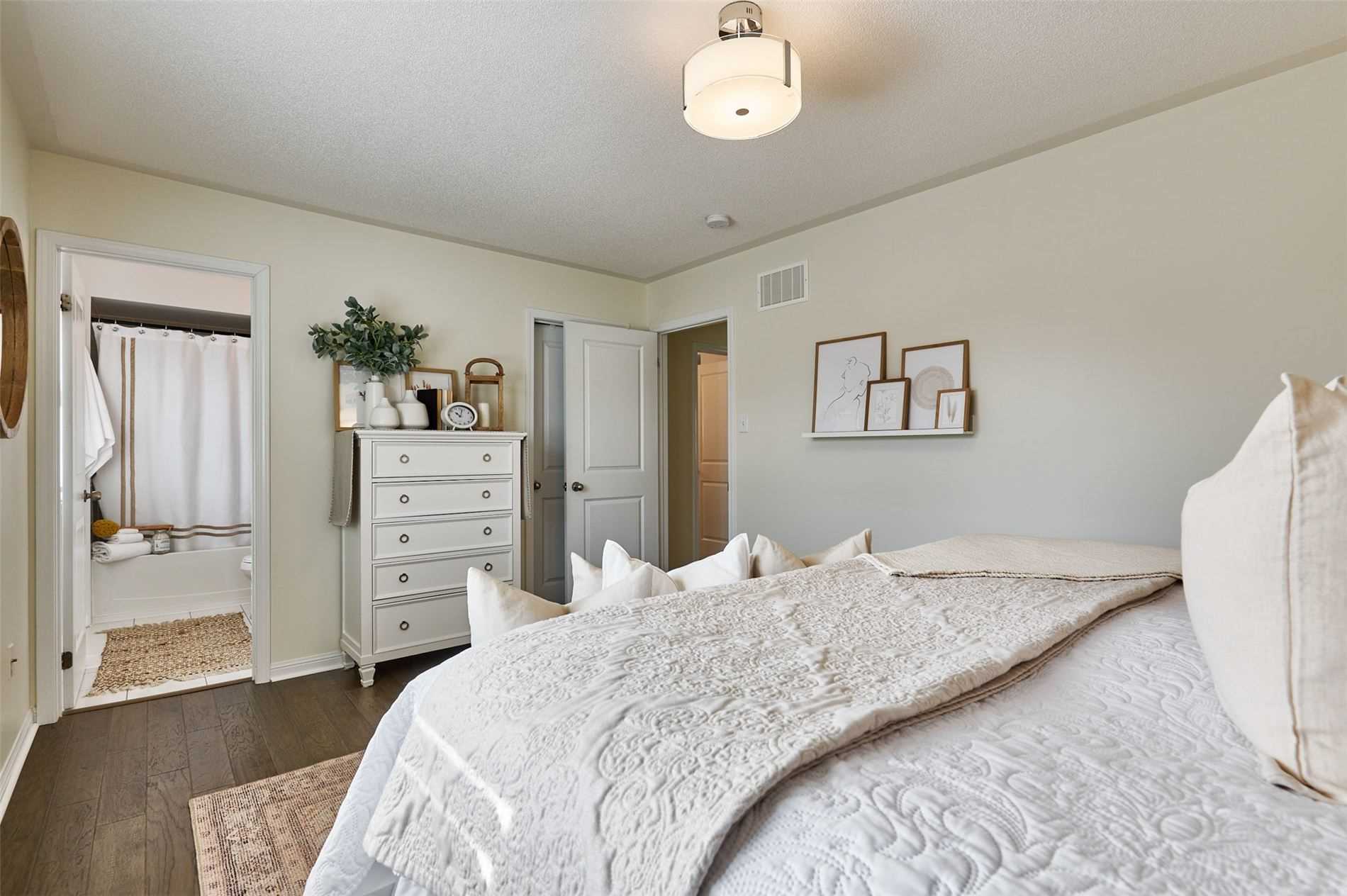 83 Northglen Blvd