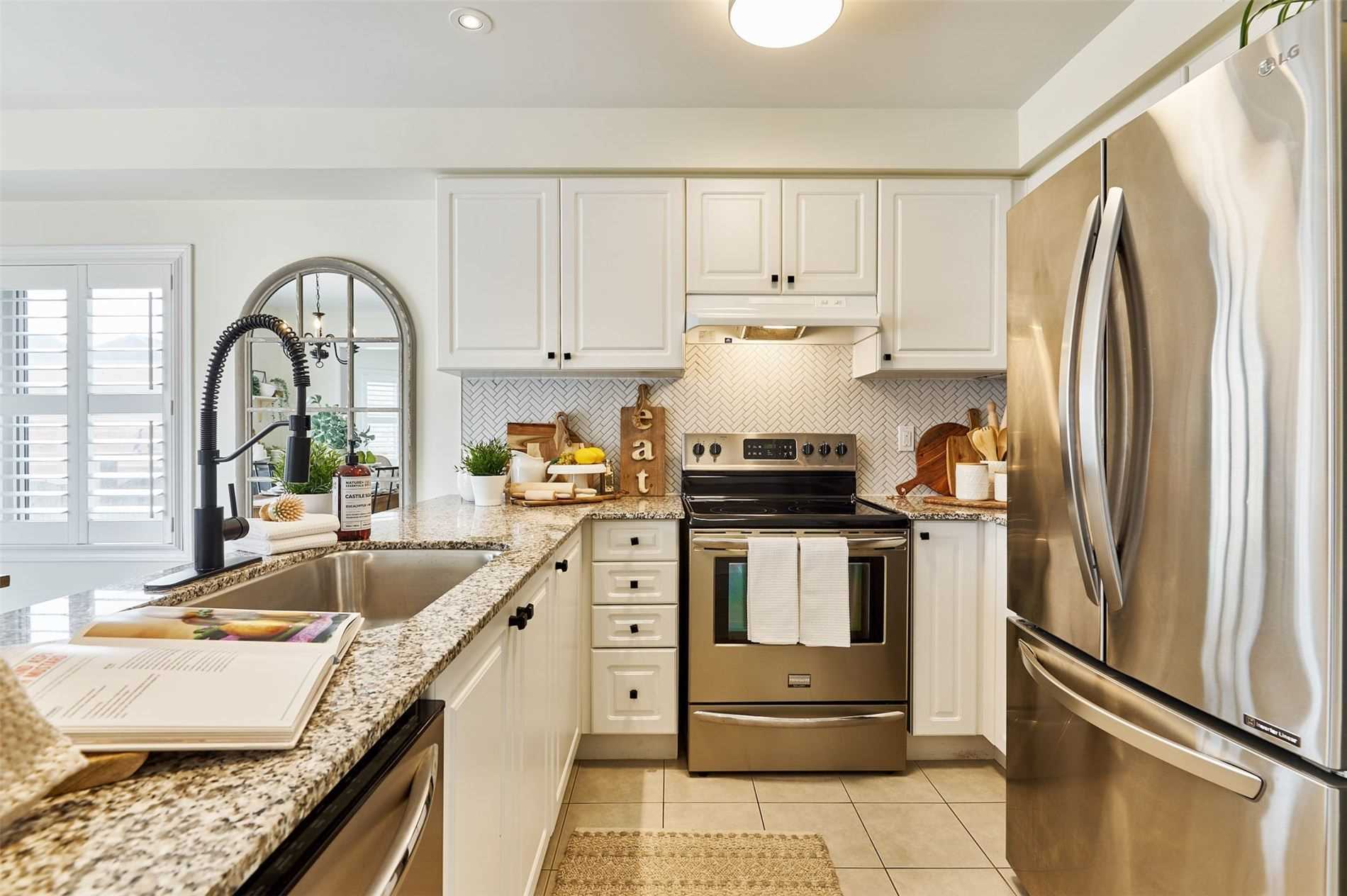 83 Northglen Blvd
