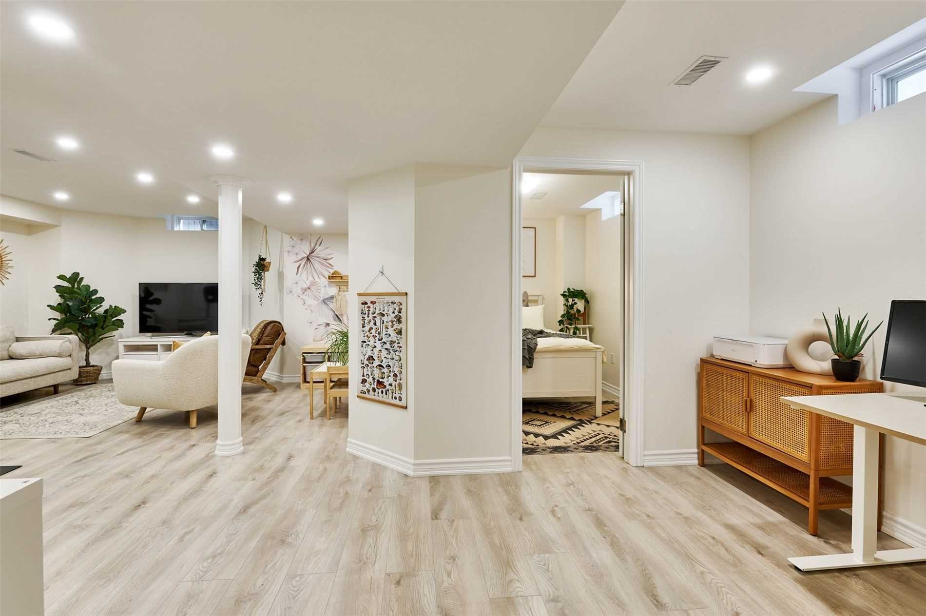 83 Northglen Blvd