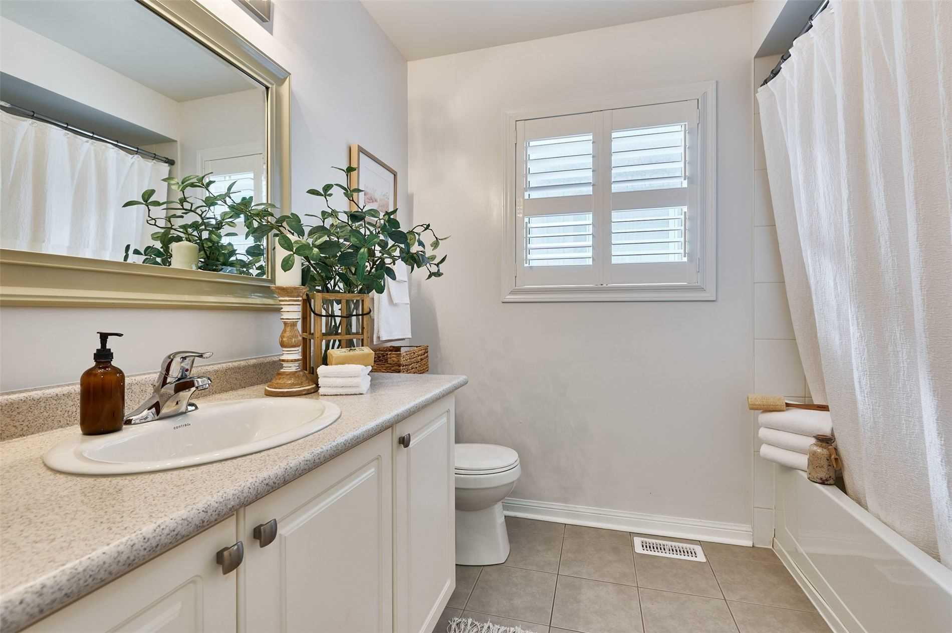 83 Northglen Blvd