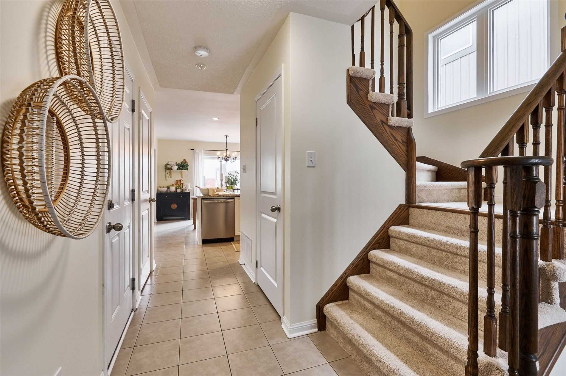 83 Northglen Blvd