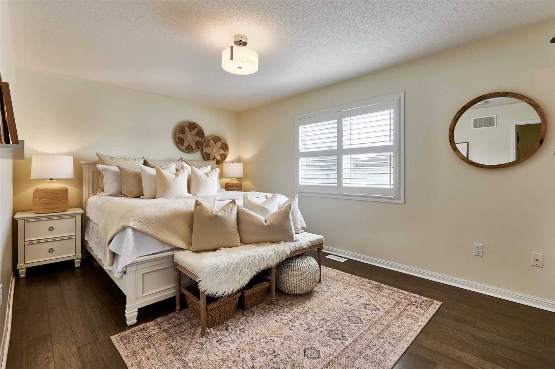 83 Northglen Blvd