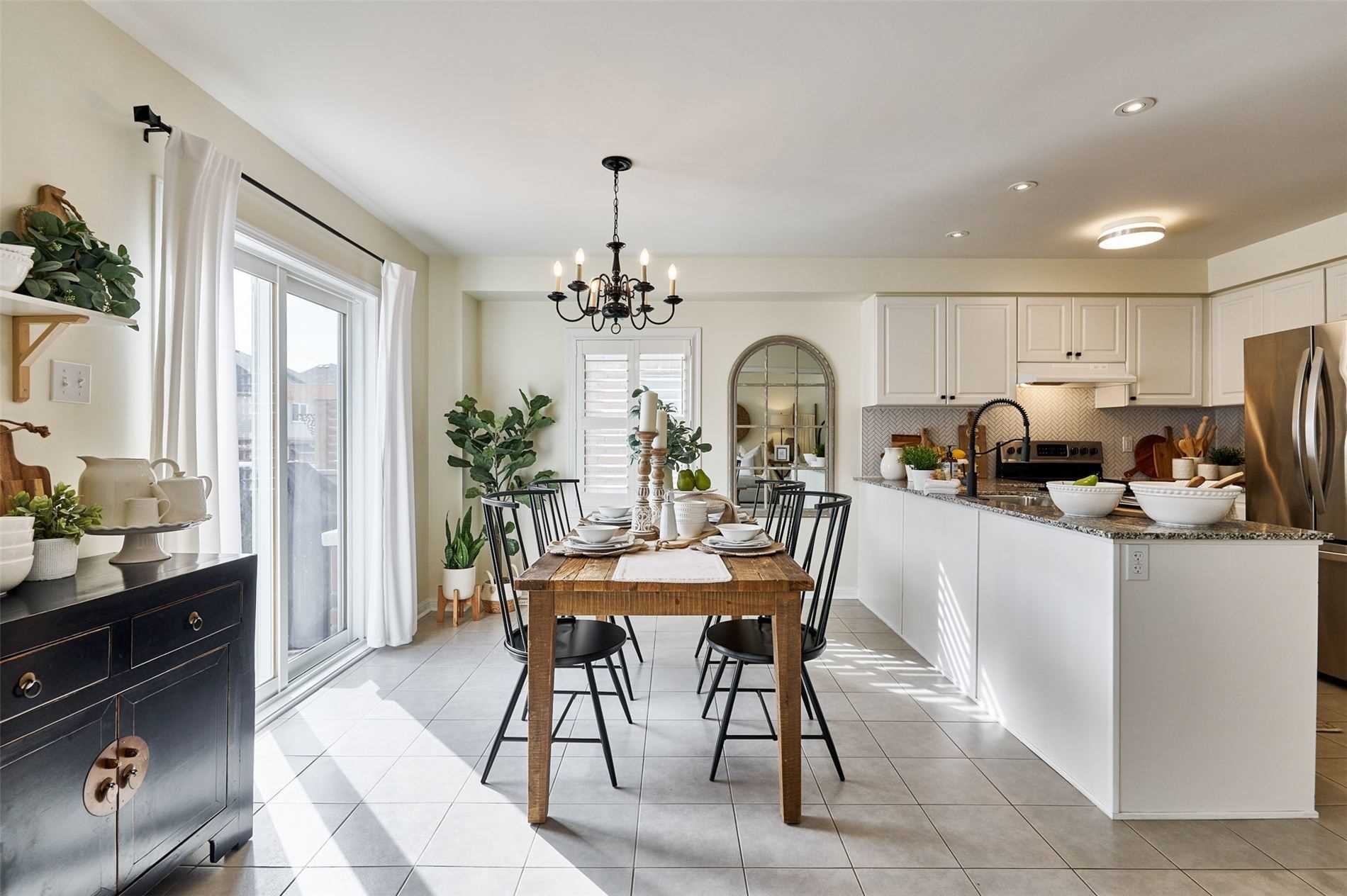83 Northglen Blvd