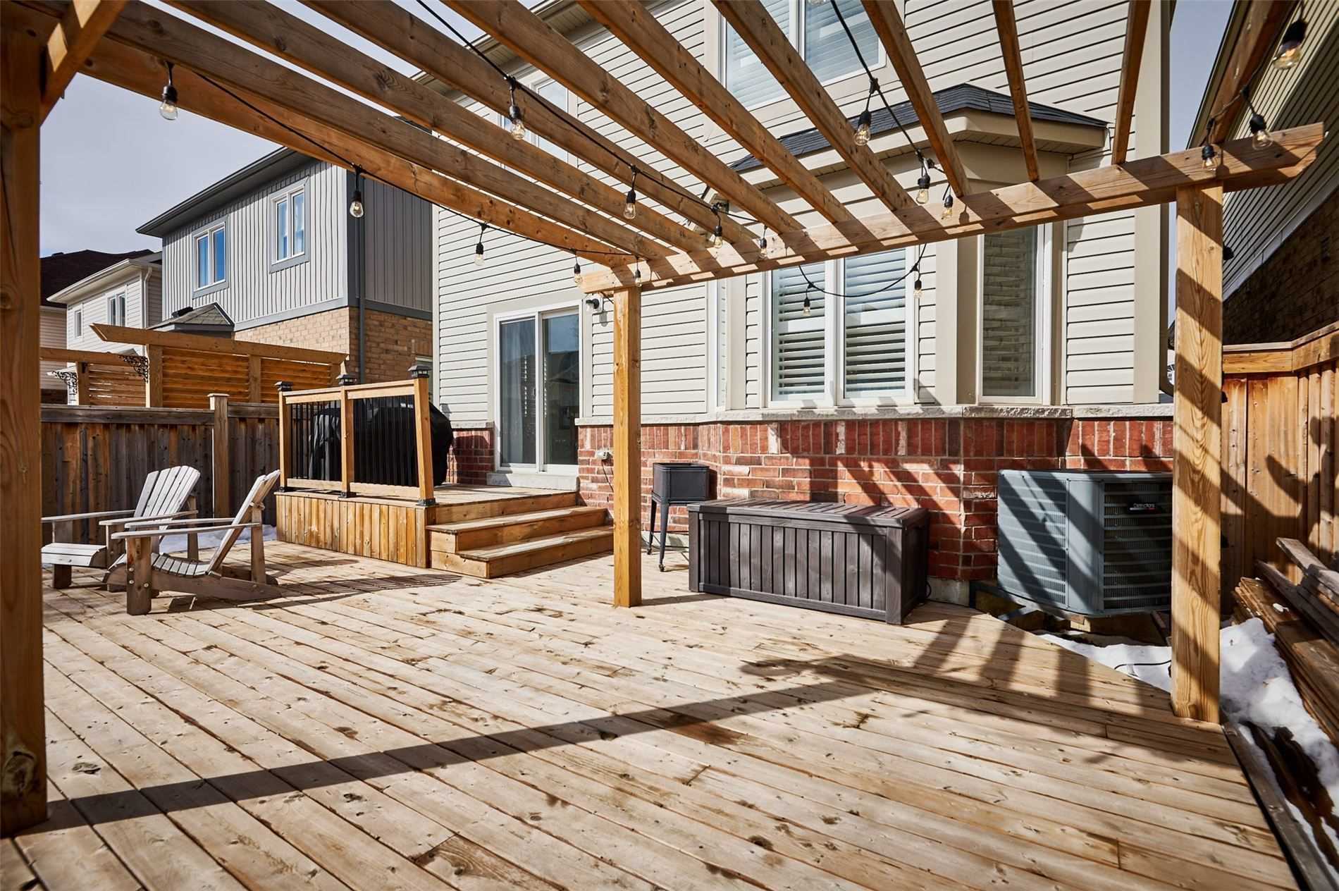 83 Northglen Blvd