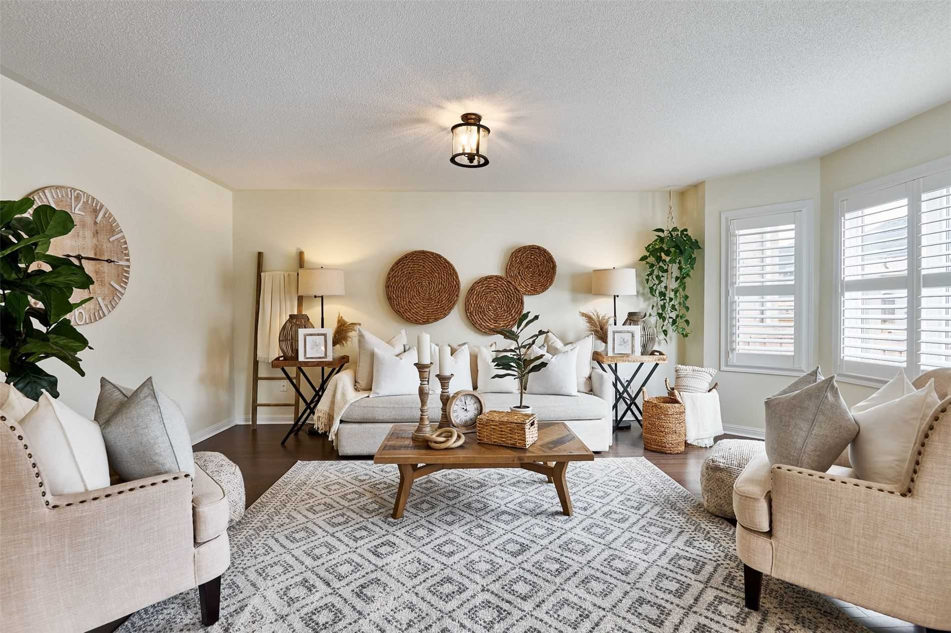 83 Northglen Blvd