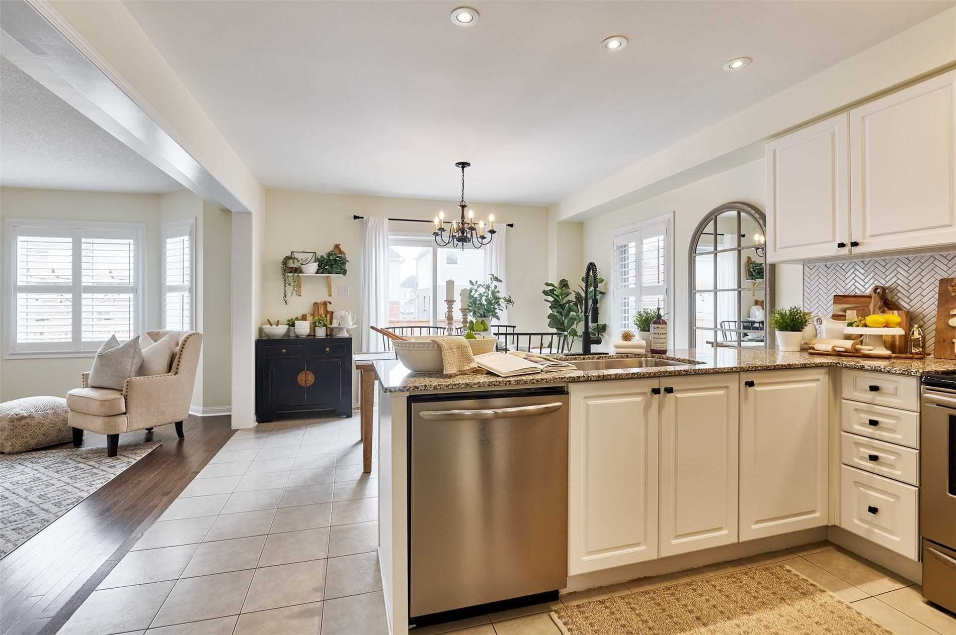 83 Northglen Blvd