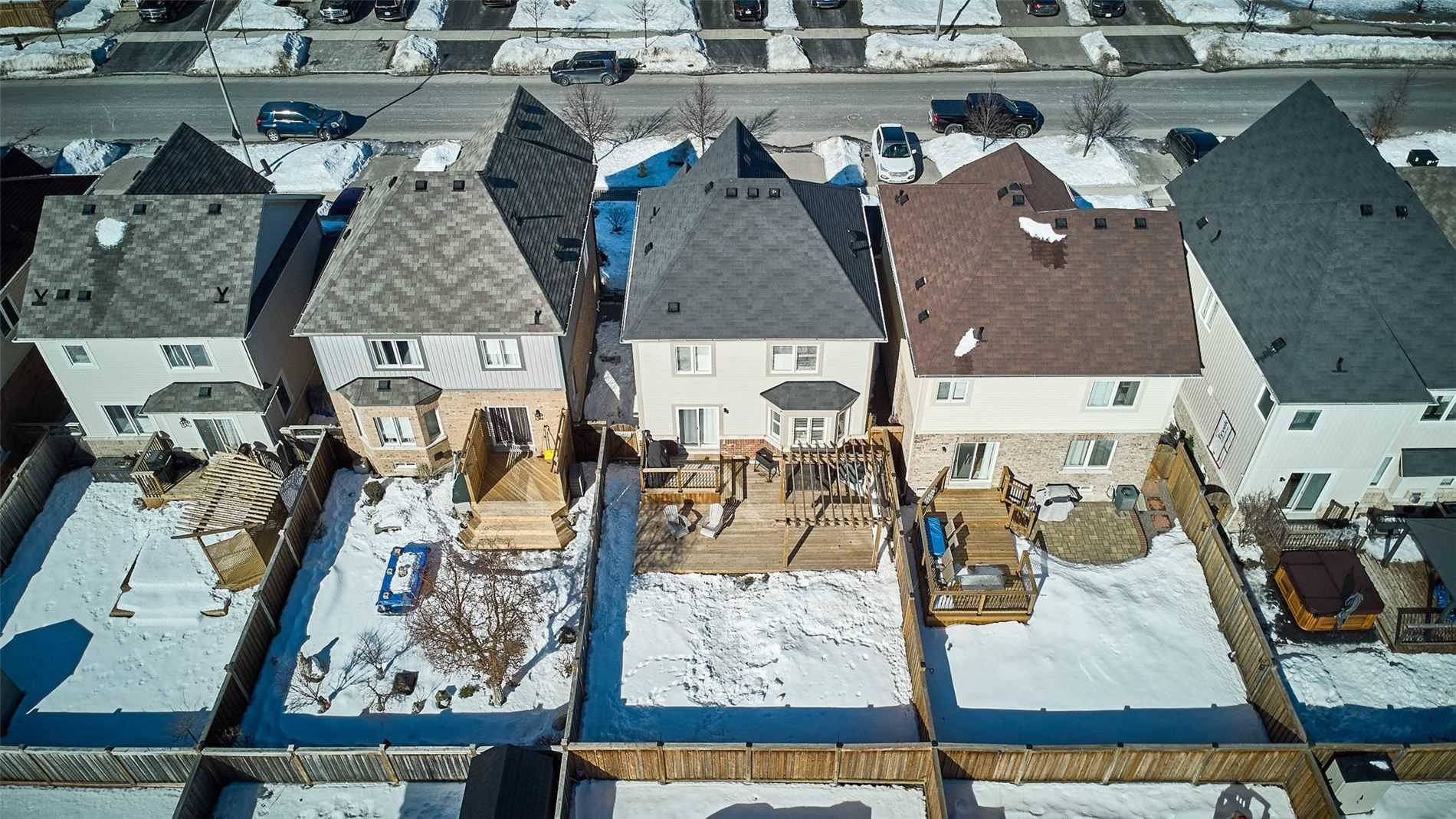 83 Northglen Blvd