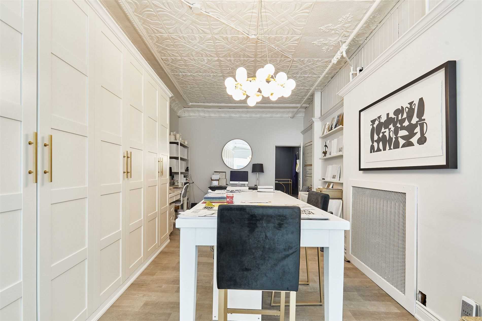 20-30 King St W