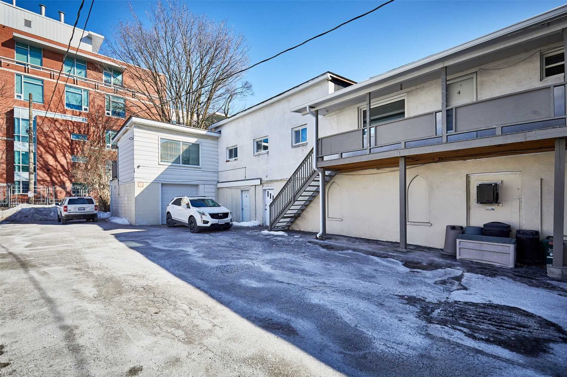 20-30 King St W