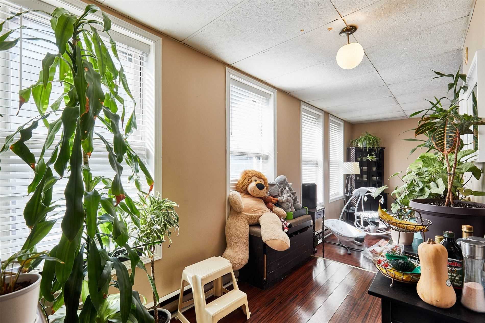 20-30 King St W