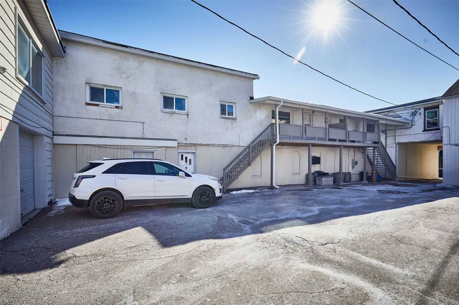 20-30 King St W