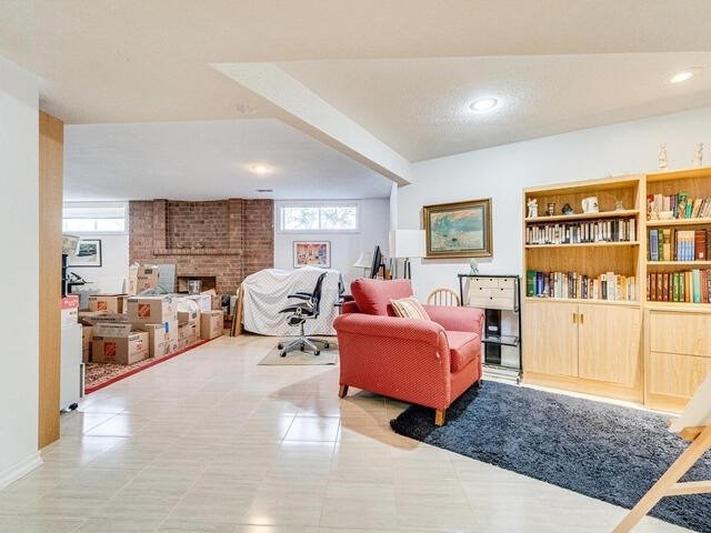 12 Stornoway Crt