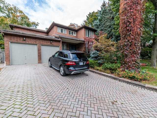 12 Stornoway Crt