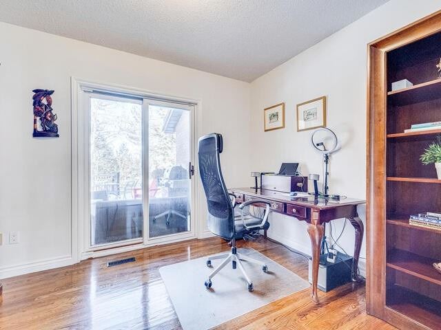 12 Stornoway Crt