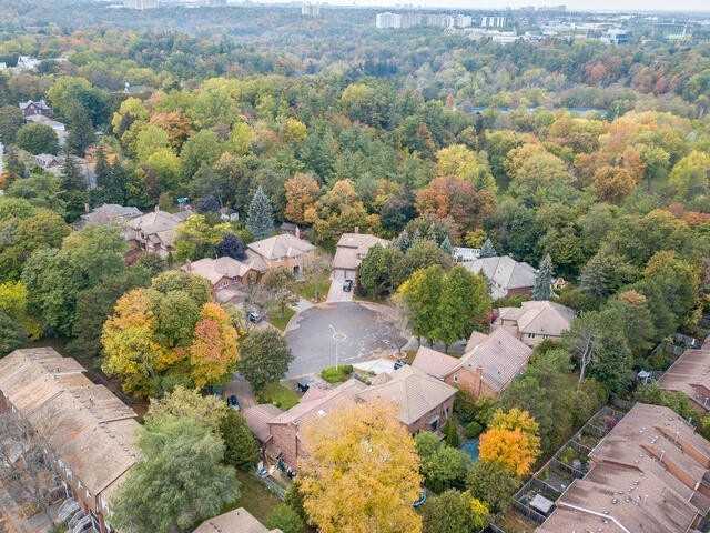 12 Stornoway Crt