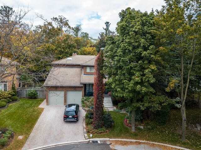 12 Stornoway Crt