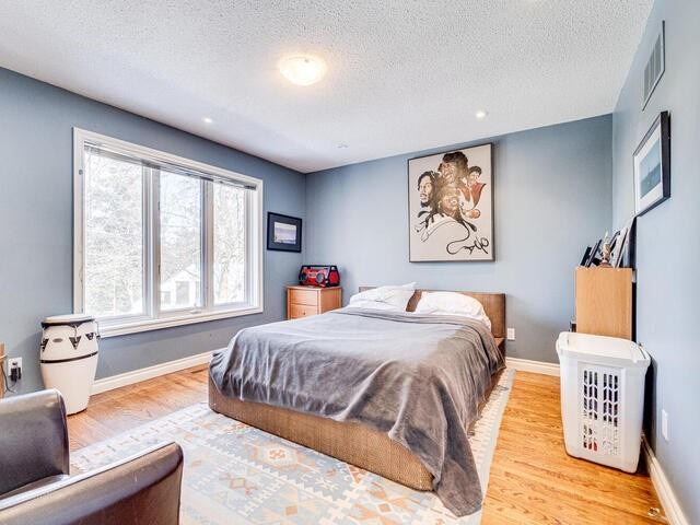 12 Stornoway Crt