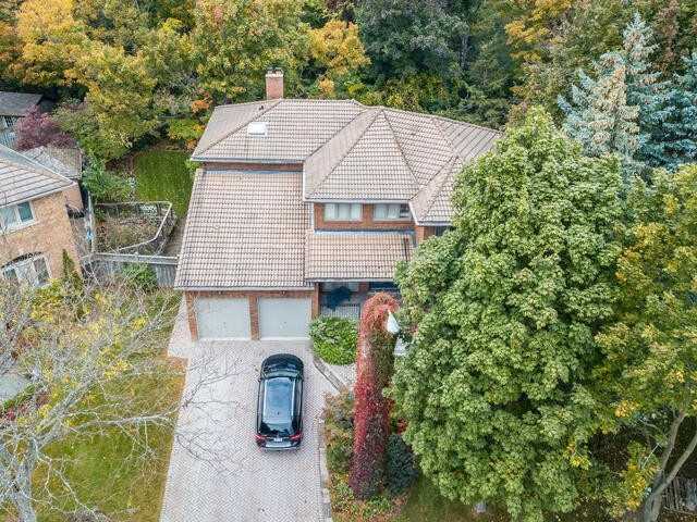 12 Stornoway Crt