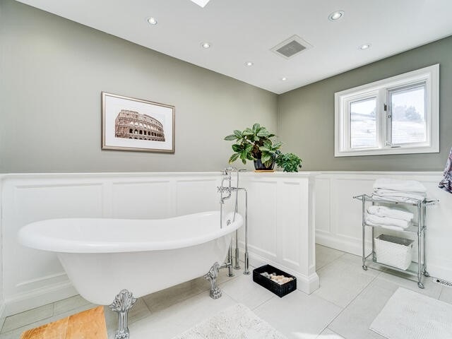 12 Stornoway Crt