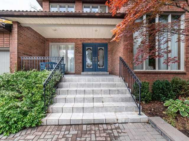 12 Stornoway Crt